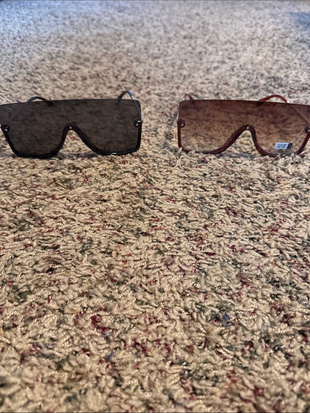New 🆕!!!Oversized Shield Sunglasses - Black & Brown Gradient Lenses